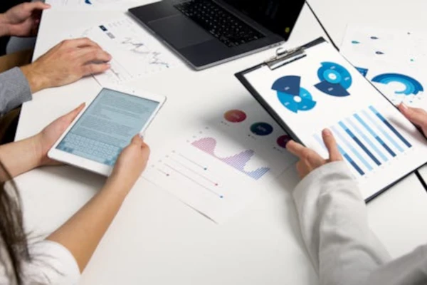 Data Tech Insights 12-12-2025